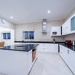 Casa Ferrel - Luxury 9 Bedroom With Indoor & Outdoor Pools