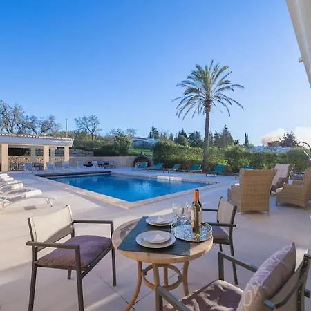 Casa Ferrel - Luxury 9 Bedroom With Indoor & Outdoor Pools * Lagos