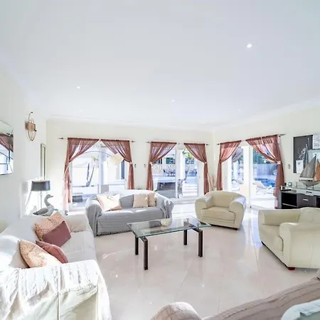 Casa Ferrel - Luxury 9 Bedroom With Indoor & Outdoor Pools *