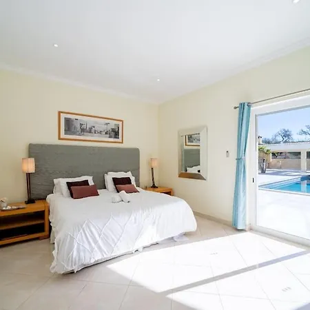 Casa Ferrel - Luxury 9 Bedroom With Indoor & Outdoor Pools Lagos