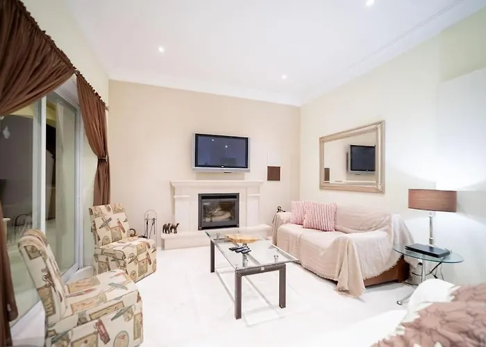 Casa Ferrel - Luxury 9 Bedroom With Indoor & Outdoor Pools * Lagos