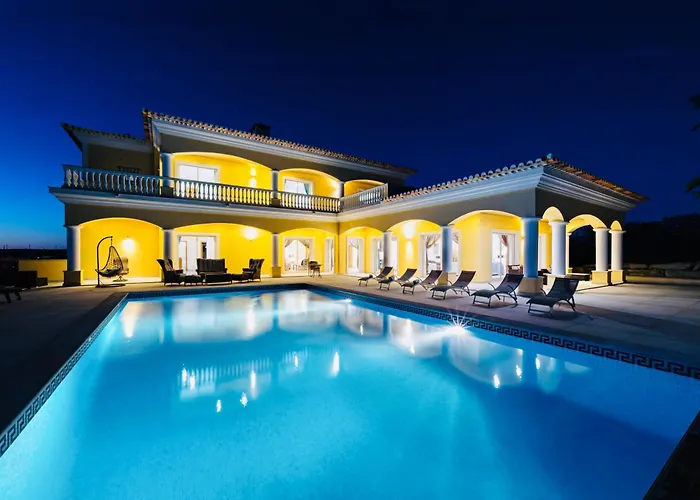 Villa Casa Ferrel - Luxury 9 Bedroom With Indoor & Outdoor Pools *