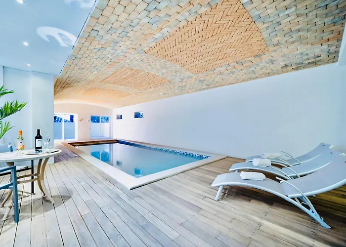 Villa Casa Ferrel - Luxury 9 Bedroom With Indoor & Outdoor Pools