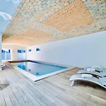 Villa Casa Ferrel - Luxury 9 Bedroom With Indoor & Outdoor Pools