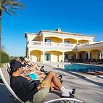 Casa Ferrel - Luxury 9 Bedroom With Indoor & Outdoor Pools * Lagos