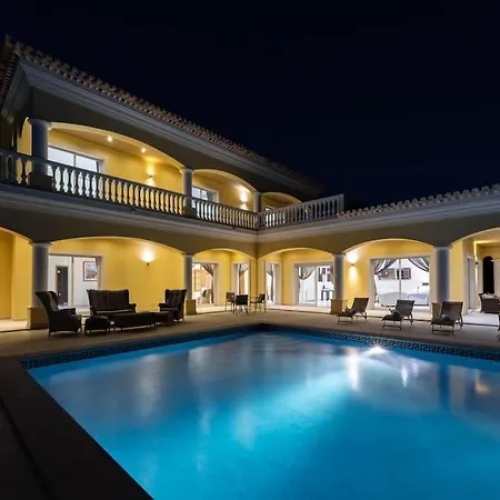 Casa Ferrel - Luxury 9 Bedroom With Indoor & Outdoor Pools