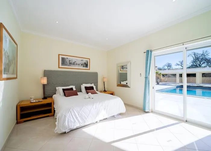 Casa Ferrel - Luxury 9 Bedroom With Indoor & Outdoor Pools 拉哥斯