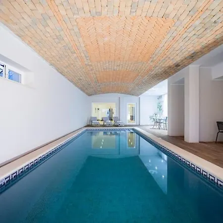 Villa Casa Ferrel - Luxury 9 Bedroom With Indoor & Outdoor Pools *