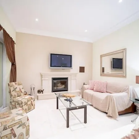 Casa Ferrel - Luxury 9 Bedroom With Indoor & Outdoor Pools * Lagos