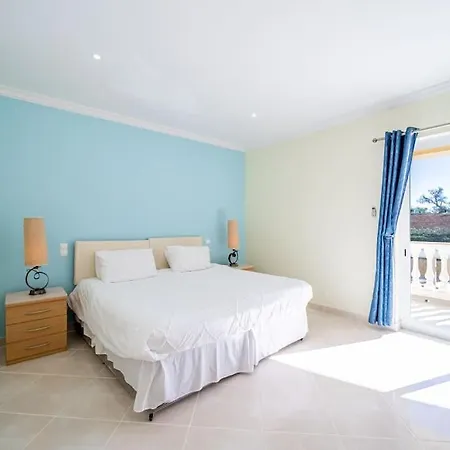 Villa Casa Ferrel - Luxury 9 Bedroom With Indoor & Outdoor Pools *