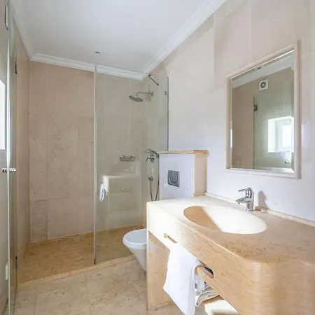 Casa Ferrel - Luxury 9 Bedroom With Indoor & Outdoor Pools *