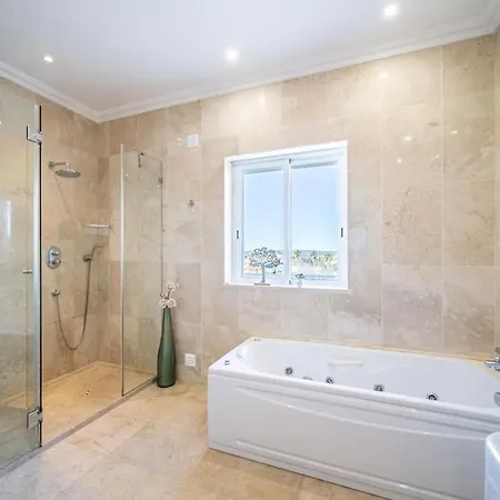 Casa Ferrel - Luxury 9 Bedroom With Indoor & Outdoor Pools * Lagos