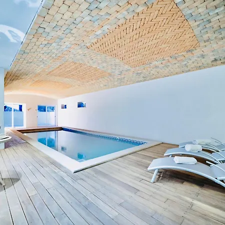 Villa Casa Ferrel - Luxury 9 Bedroom With Indoor & Outdoor Pools