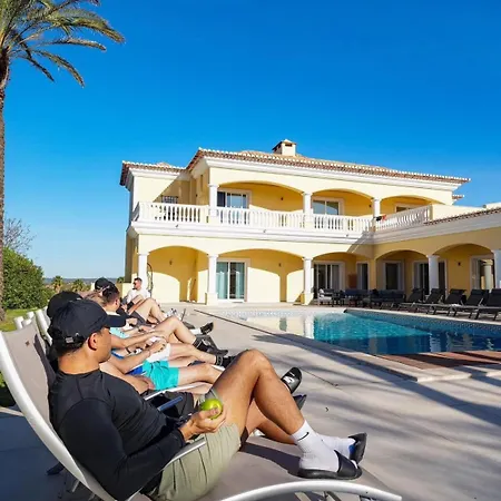 Casa Ferrel - Luxury 9 Bedroom With Indoor & Outdoor Pools * Lagos